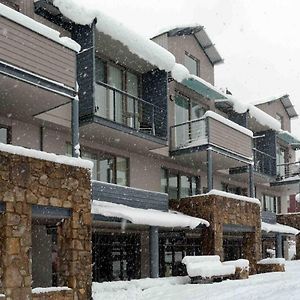 Squatters Run Apartments